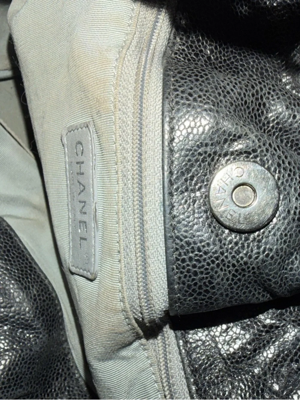 CHANEL Black Quilted Slouch Shoulder Bag - Picture 3 of 8